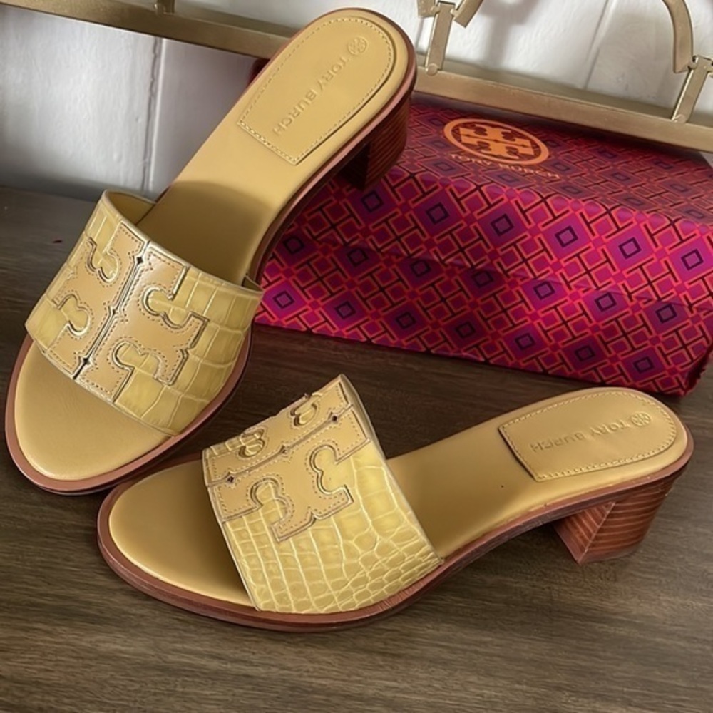 Brand new Tory Burch sandal 👡